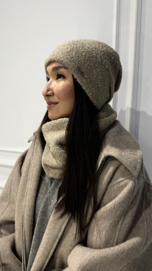 Шапка женская с хомутом