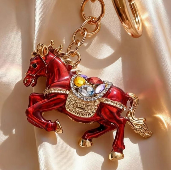 Брелок-талисман «Красная огненная лошадь с кристаллами»