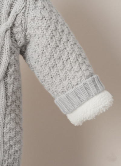 Вязаный комбинезон для малышей