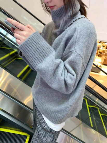 Свитер женский