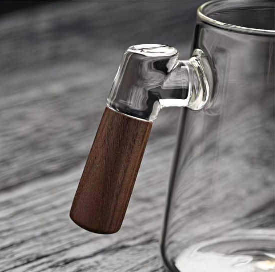 Заварочный чайник из стекла с фильтром и деревянной ручкой