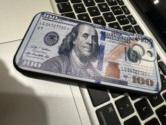 Чехол на iPhone 15 «Доллар» - Фото 2