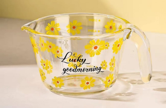 Стеклянный мерный стакан с крышкой и фильтром-ситечком