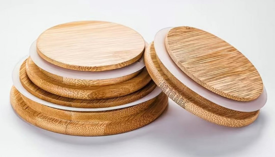 Стеклянный мерный стакан с бамбуковой крышкой