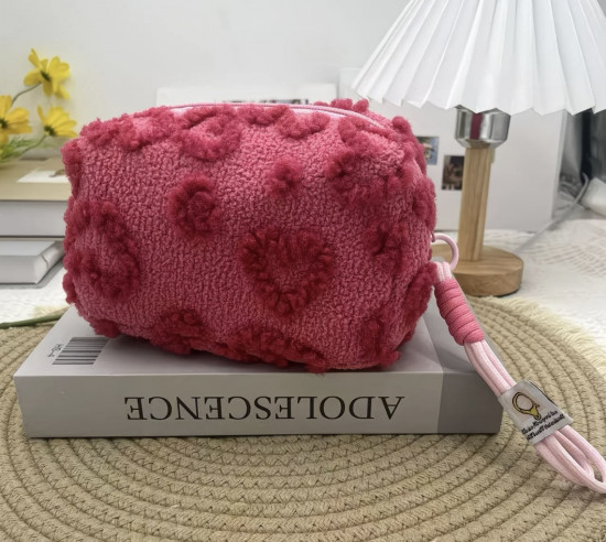 Косметичка плюшевая с ручкой