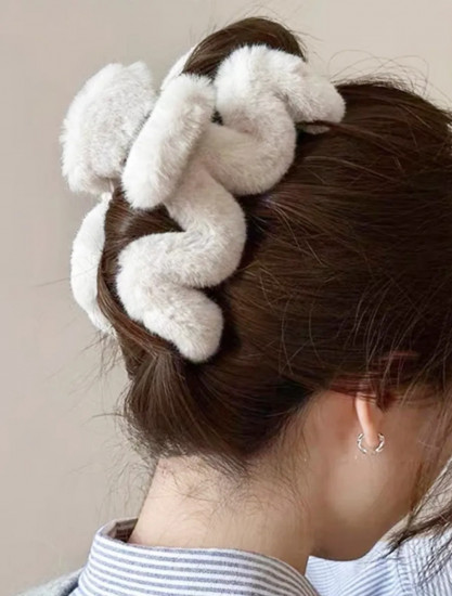 Пушистый меховой крабик для волос