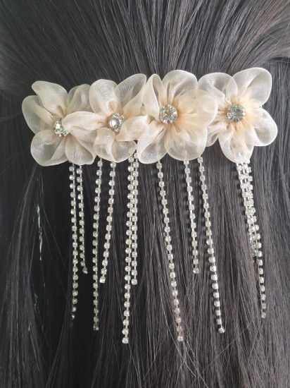 Заколка для волос с цветами и стразами