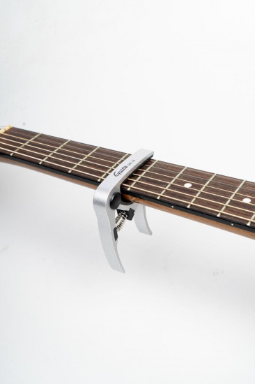 Каподастр для гитары