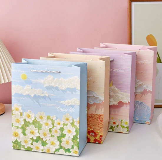 Подарочный картонный пакет с 3D-эффектом «Масляная живопись»