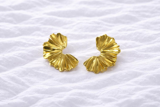 Серьги-гвоздики для женщин