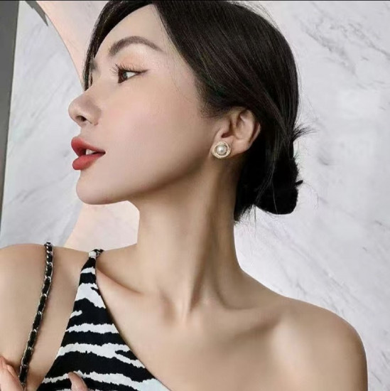 Серьги-пусеты с жемчугом и кристаллами