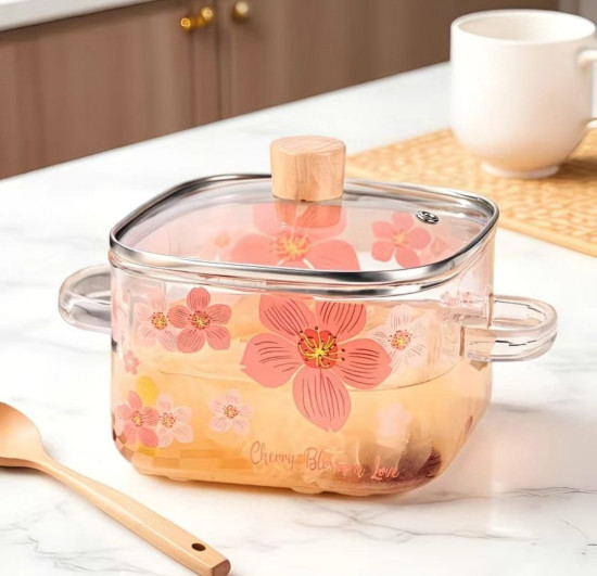 Стеклянная кастрюля с крышкой