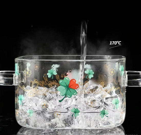 Стеклянная кастрюля с крышкой