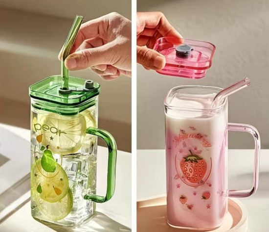 Стеклянная кружка с крышкой и трубочкой