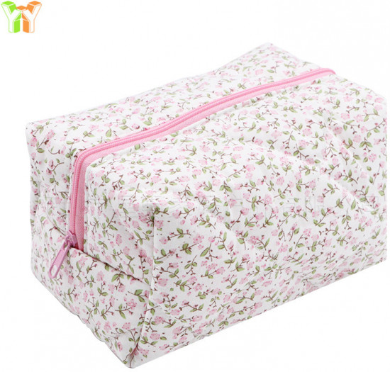 Косметичка с цветочным принтом на молнии