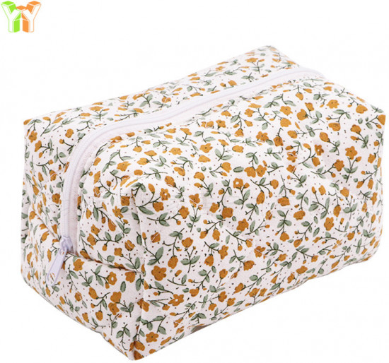 Косметичка с цветочным принтом на молнии