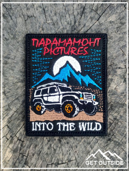 Шеврон «Парамамонт Pictures, Into the Wild. Кинокомпания ПараМамонт представляет «В диких условиях»