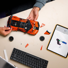 Конструктор Technic 42222 Гиперкар Bugatti Chiron Pur Sport. Bugatti Chiron Pur Sport Hypercar - Фото 6