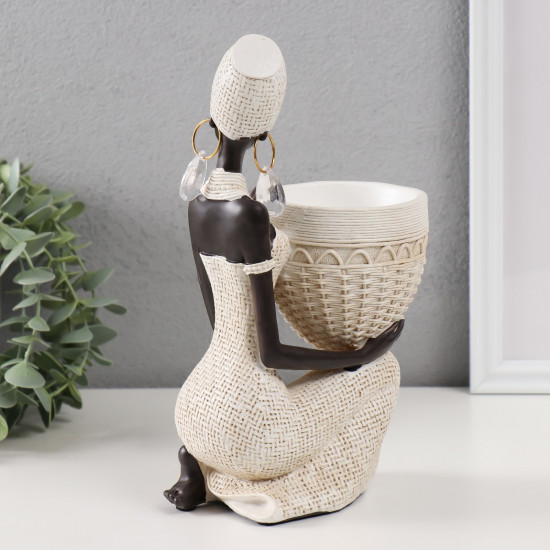Сувенир «Африканка сидит, с плетёным кашпо»