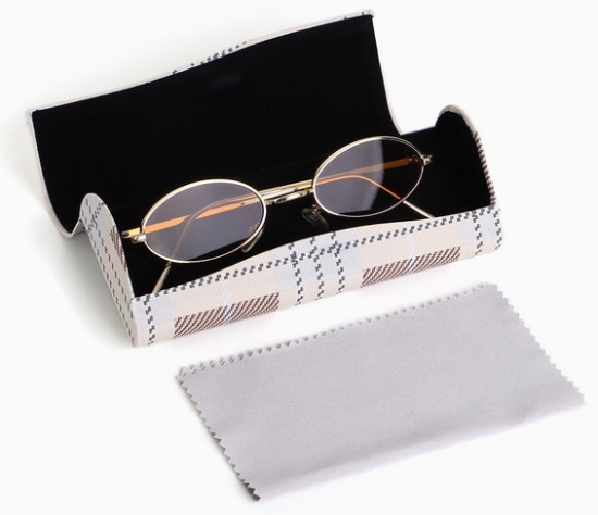 Футляр для очков на магните в клетку