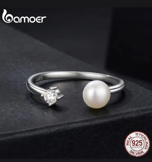 Кольцо с натуральным жемчугом и муассанитом