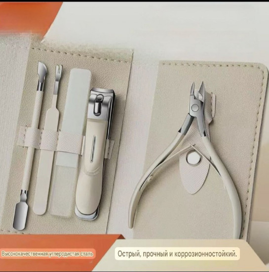 Маникюрный набор в футляре
