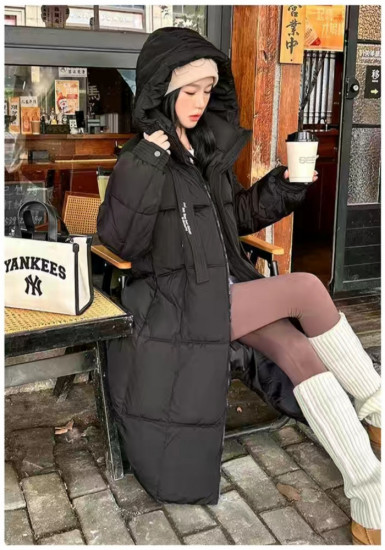 Женская зимняя куртка с капюшоном