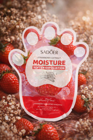 Увлажняющая и отшелушивающая маска для рук с клубникой