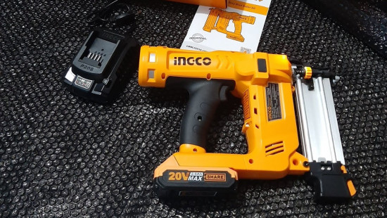 Аккумуляторный гвоздезабиватель