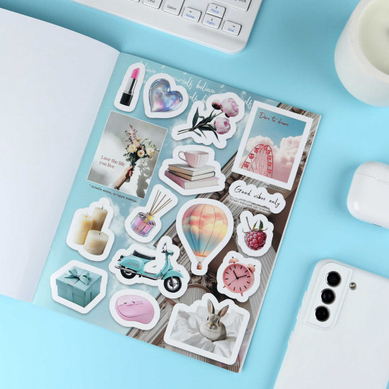 Книжка с наклейками «Эстетика»