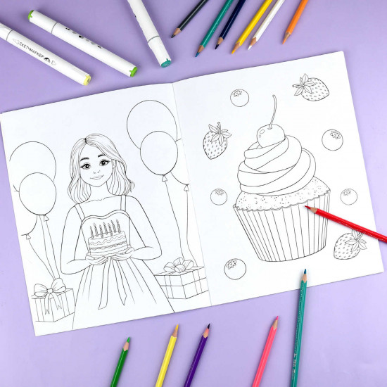 Книжка-раскраска для детей с наклейками «Для девочек»