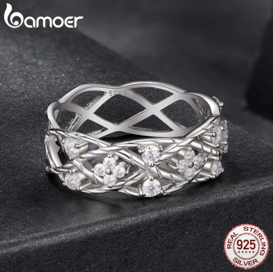 Кольцо с муассанитом «Lucky Clover»