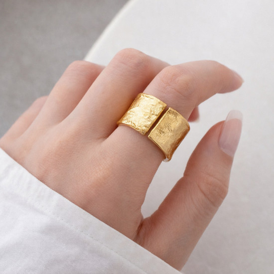 Кольцо женское широкое фактурное, золотистое, регулируемое