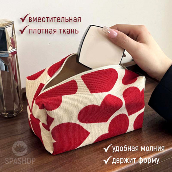 Косметичка с сердечками