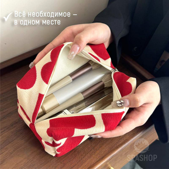 Косметичка с сердечками