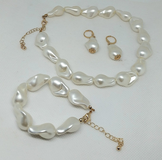 Гарнитур «Ожерелье, браслет, серьги из бусин. Имитация жемчуга»