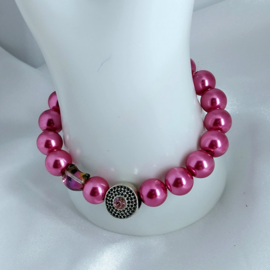 Женский браслет ручной работы из розовых бусин