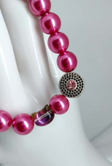 Женский браслет ручной работы из розовых бусин