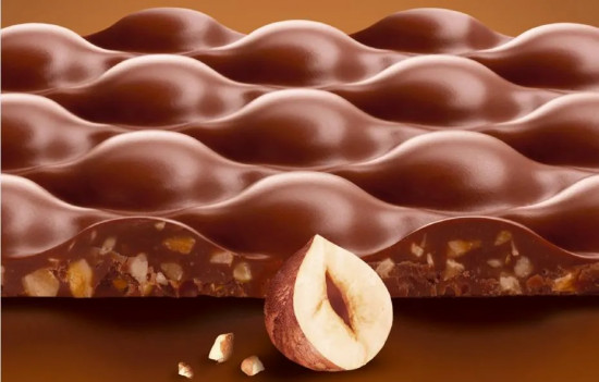 Шоколад молочный с фундуком и морской солью