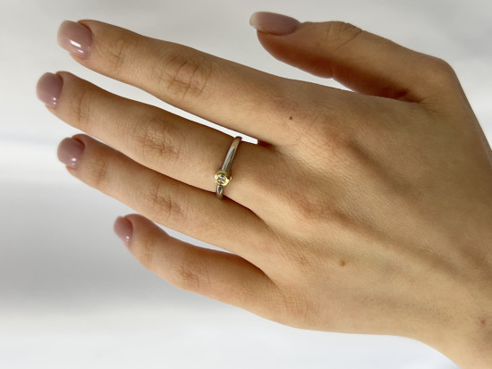 Кольцо из серебра с бриллиантом