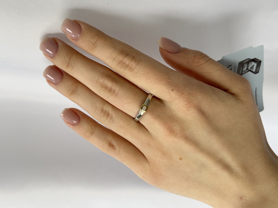 Кольцо из серебра с бриллиантом