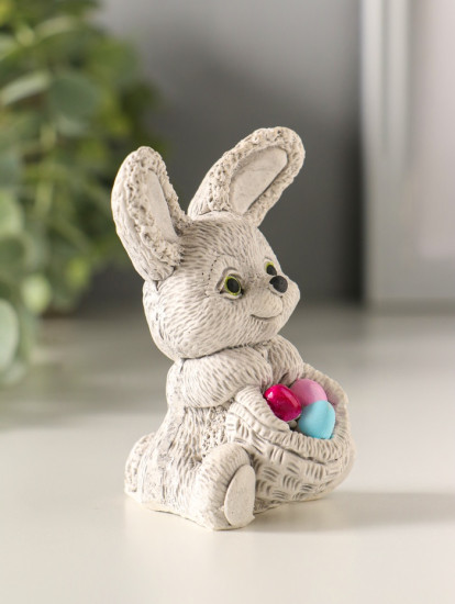 Фигурка «Кролик с корзиной яиц»