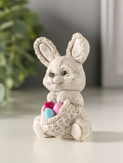 Фигурка «Кролик с корзиной яиц»