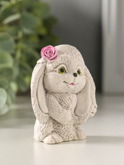 Фигурка «Кролик с цветком»