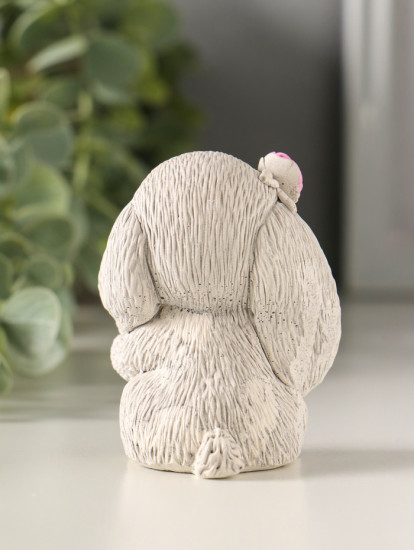 Фигурка «Кролик с цветком»