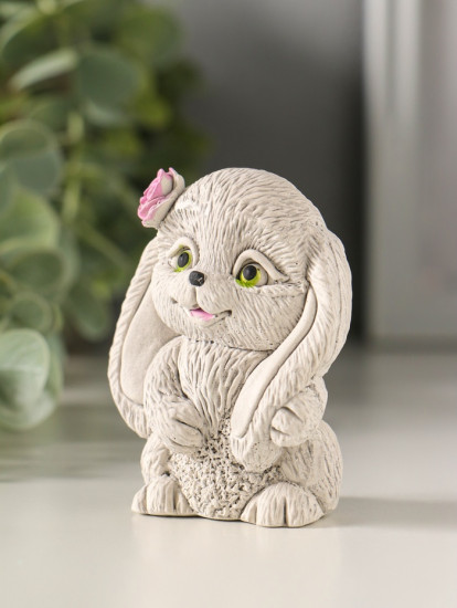 Фигурка «Кролик с цветком»