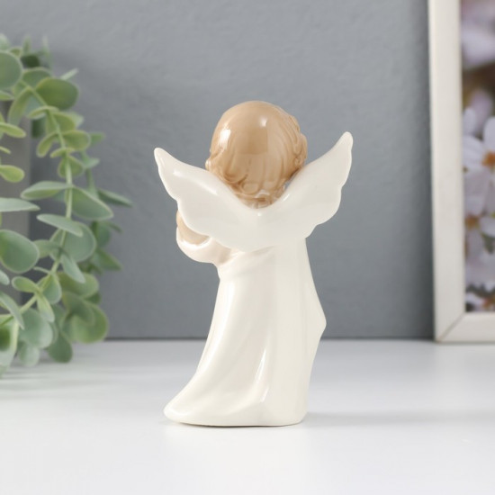 Фигурка «Ангелочек с сердечком в руках»