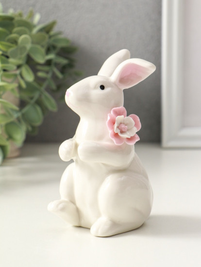 Фигурка «Зайка с цветком»