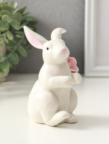 Фигурка «Зайка с цветком»