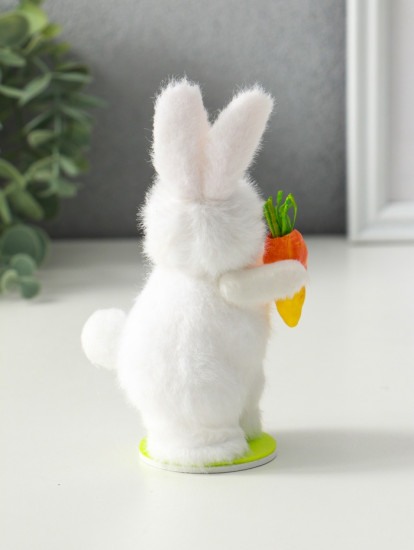 Фигурка пасхальная «Малыш в костюме кролика с морковкой»